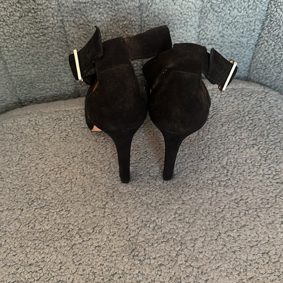 Ranchel Zoe Crisscross Suede pumps with platform size 6.5 - Picture 3 of 4